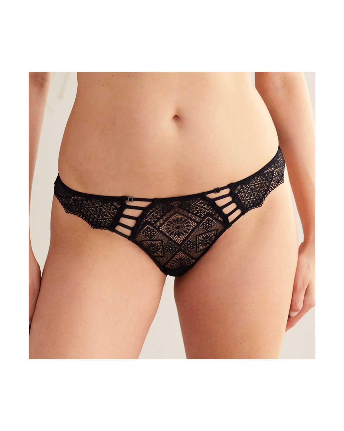 Tanga_Dentelle_Graphique_Maya_Valege_Lingerie