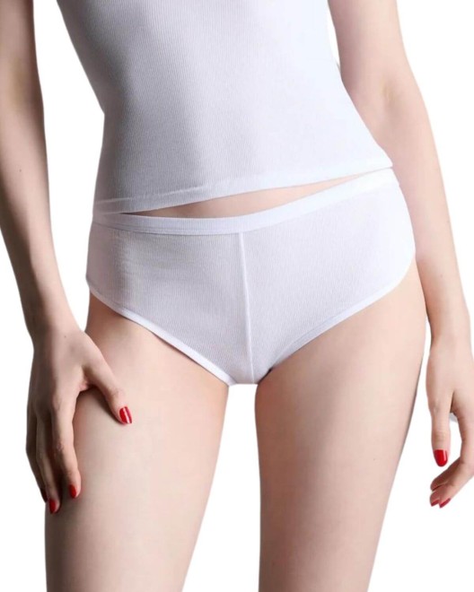 mini-short-blanc-la-femme-amazone-maison-close